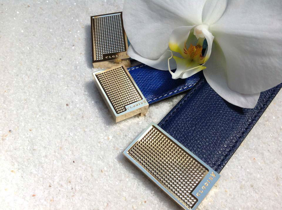 Les ceintures en cuir bleues seront tendance en 2015