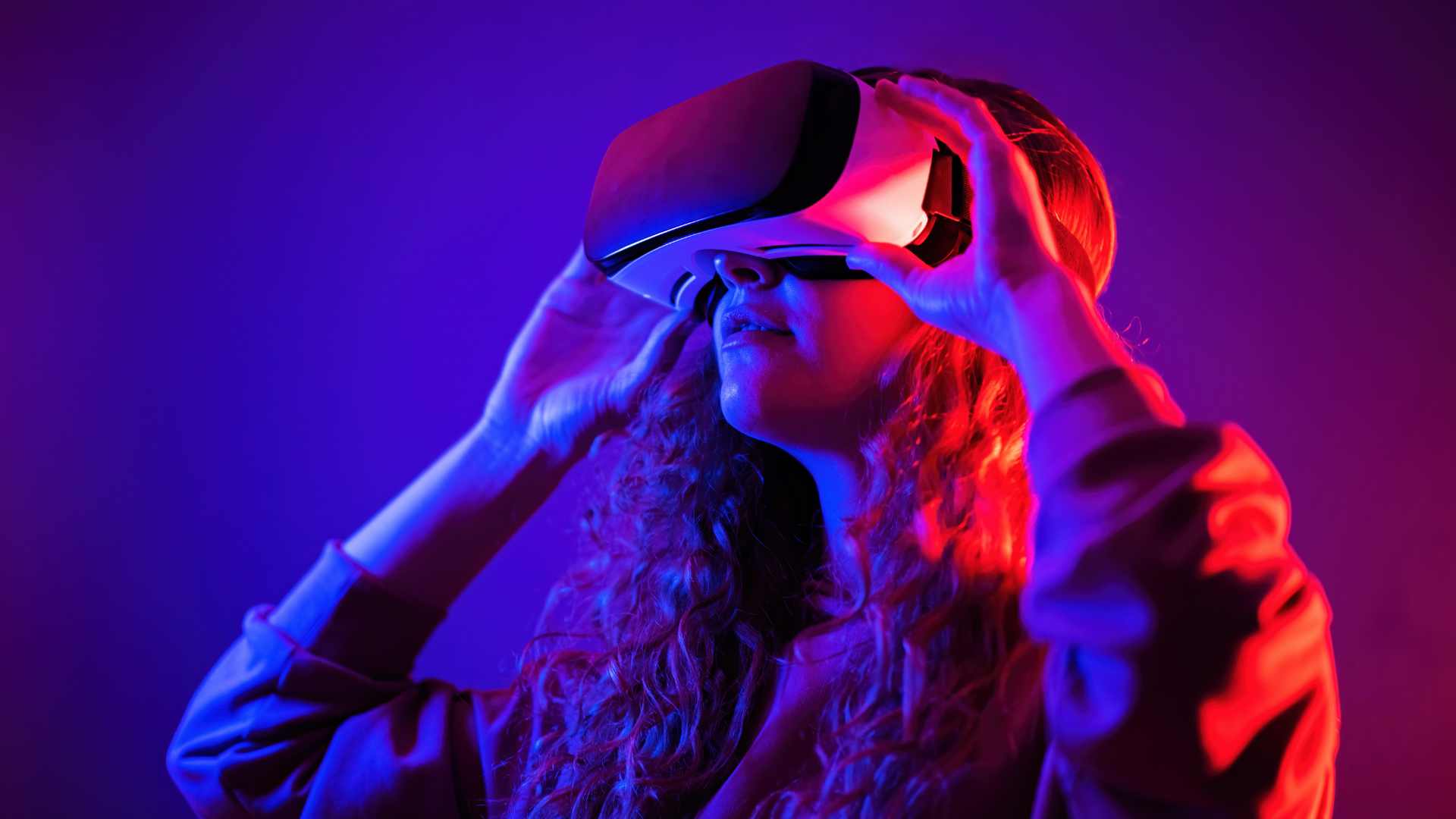 femme avec un casque VR