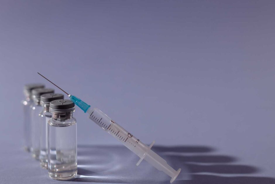 vaccin et seringue
